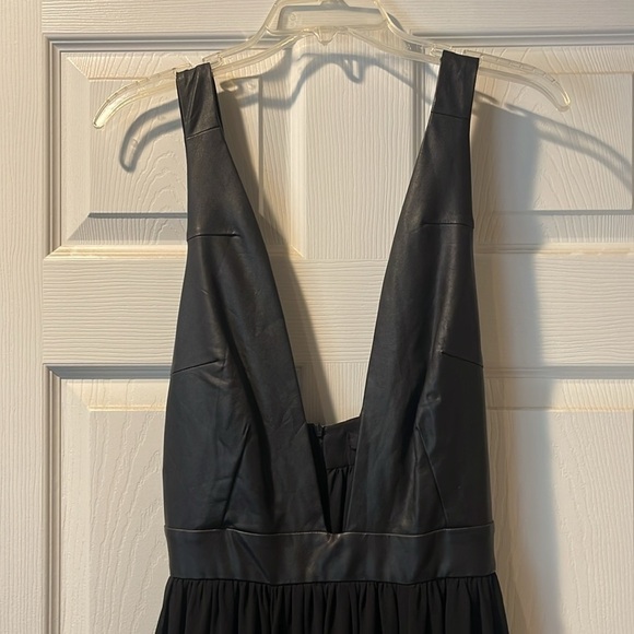 Vixen Deep V-Dress - Picture 2 of 9